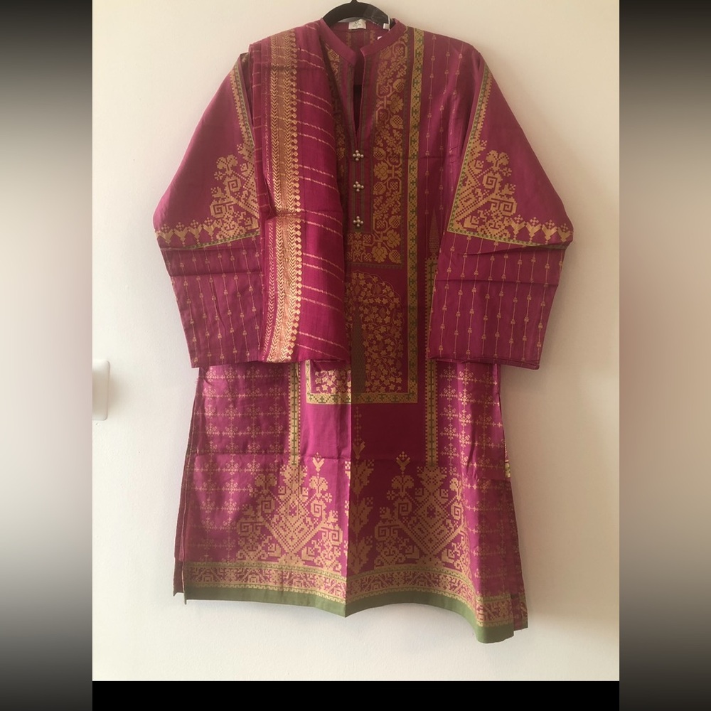 Elegant Magenta and Gold Tunic